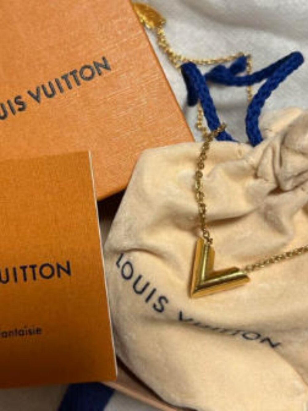Louis Vuitton Gold V-Shaped Pendant Necklace with Box - Picture 3 of 3